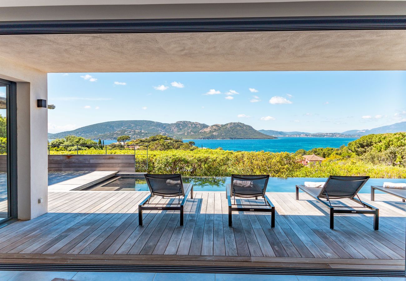 Villa in Lecci - Villa Cala Rossa