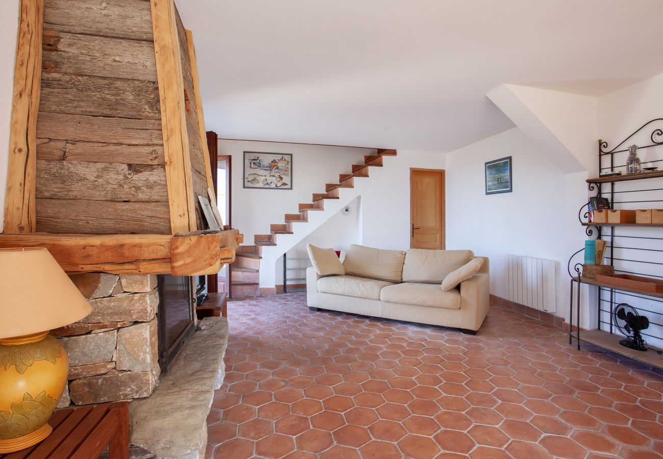 Apartment in Barbaggio - Casa Poggio