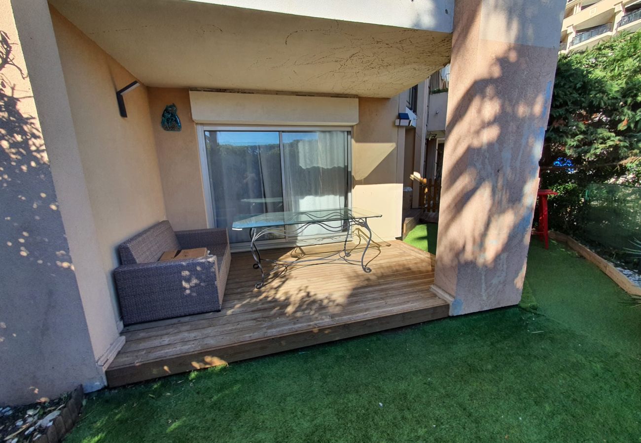 Apartment in Cannes-la-Bocca - Appartement l'Estérel parking sous-terrain privé