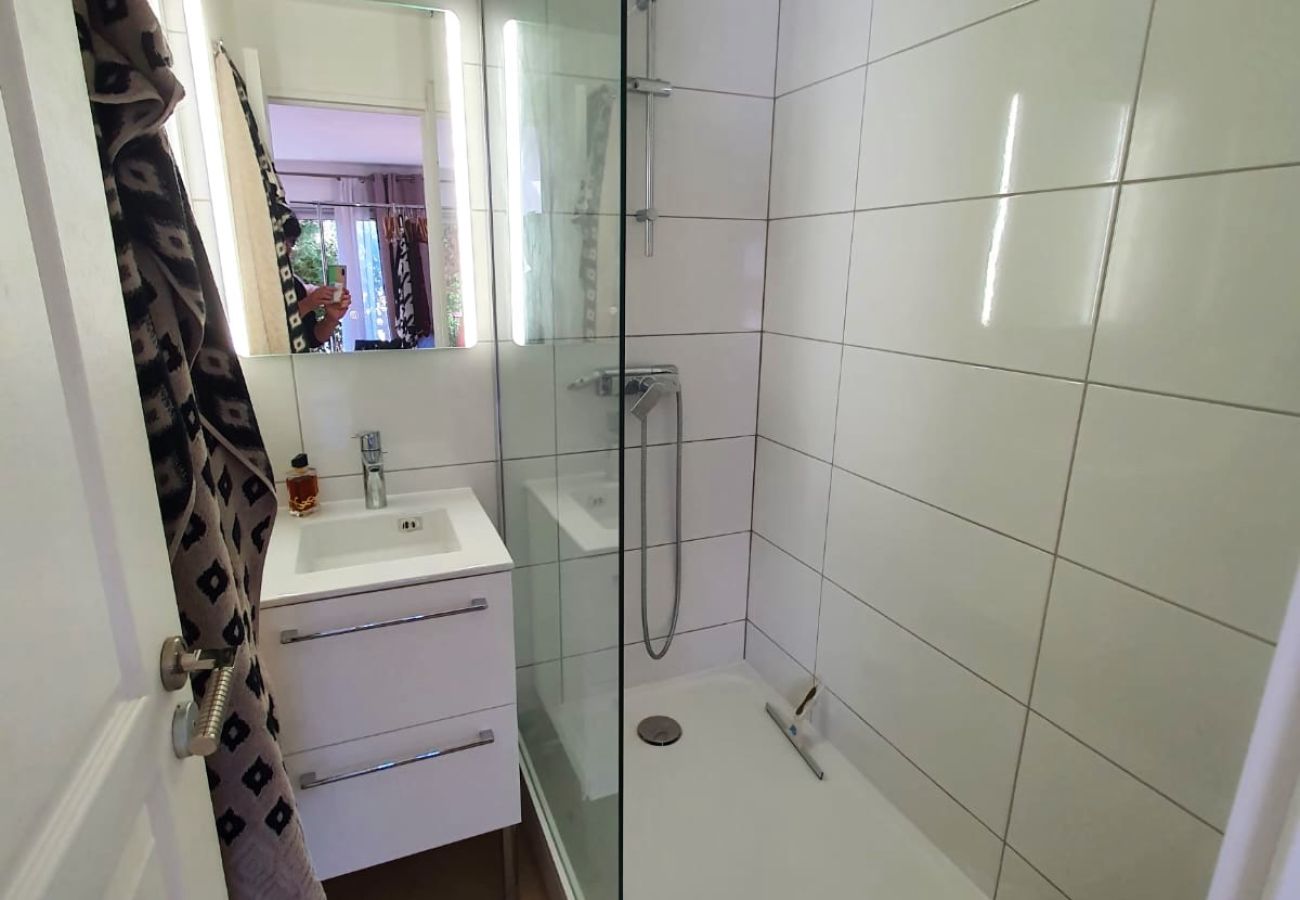 Apartment in Cannes-la-Bocca - Appartement l'Estérel parking sous-terrain privé