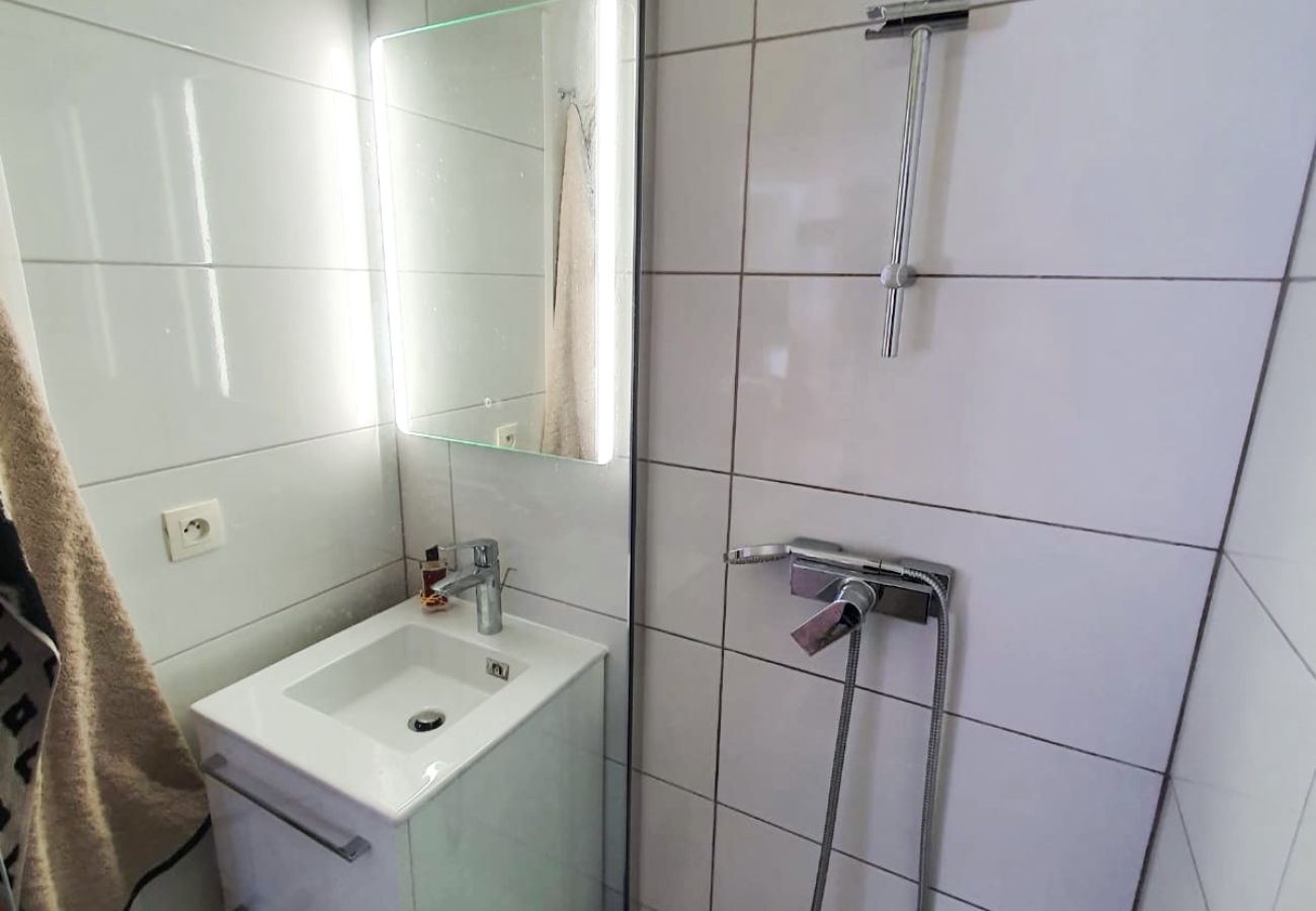 Apartment in Cannes-la-Bocca - Appartement l'Estérel parking sous-terrain privé