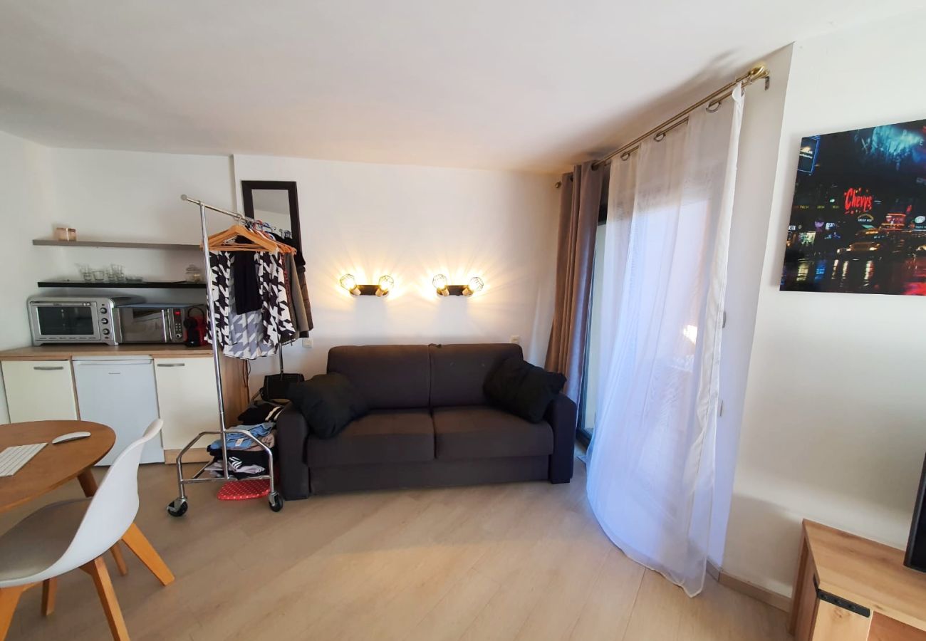 Apartment in Cannes-la-Bocca - Appartement l'Estérel parking sous-terrain privé