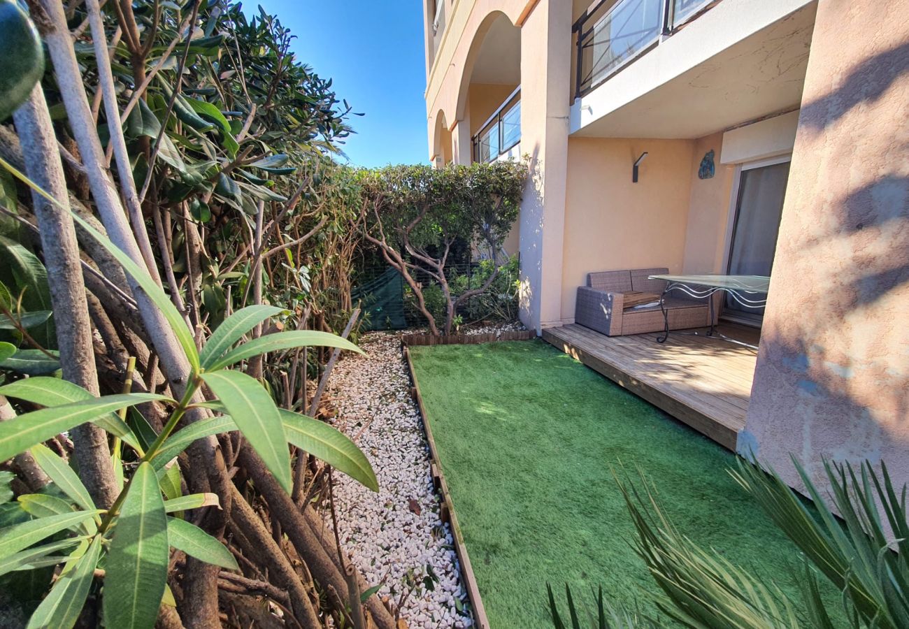 Apartment in Cannes-la-Bocca - Appartement l'Estérel parking sous-terrain privé