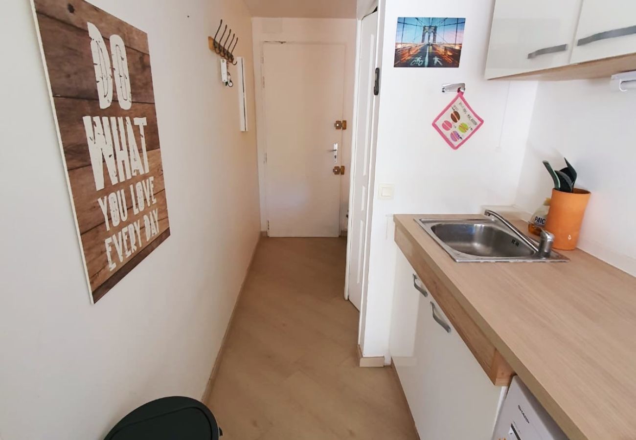 Apartment in Cannes-la-Bocca - Appartement l'Estérel parking sous-terrain privé