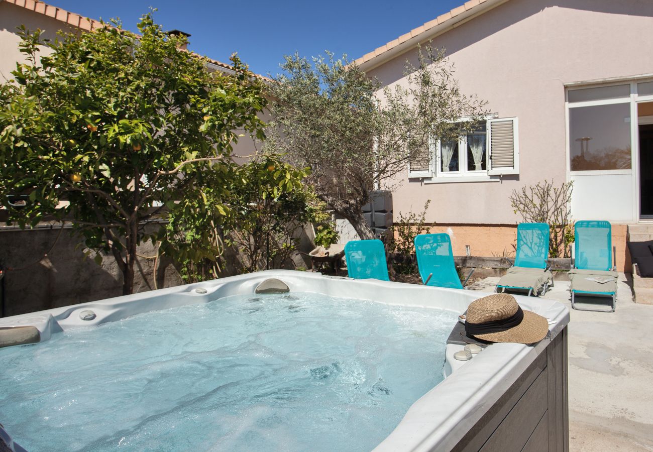 Villa a Lucciana - Stella Baggia - maison avec jacuzzi proche de la m